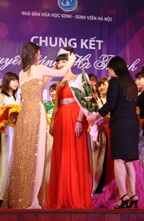 Dương Thu Trang SBD 34 đương kim Hoa khôi Duyên dáng Hà thành 2012